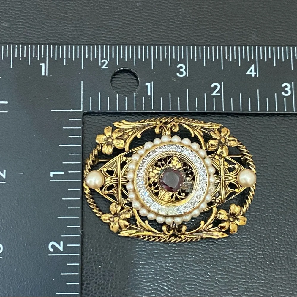 Vintage Unsigned Filigree Garnet Birthstone Faux Pearl Ornate Gold-tone Brooch - Picture 8 of 12